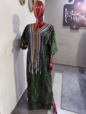 Adire kaftan with a slit and velvet trimming Free size (size 14-18)
- FMU1027
